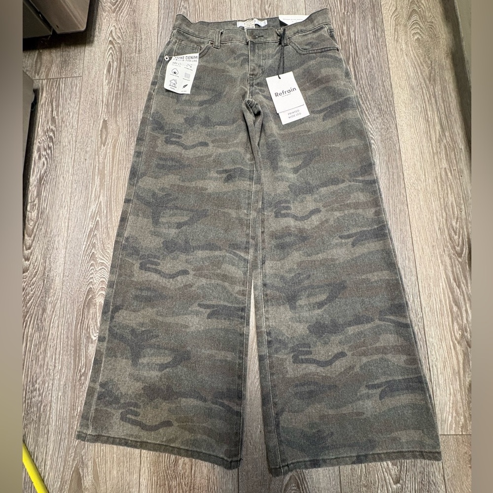 Women's Wide-Leg Camo Jeans - Olive/Gray